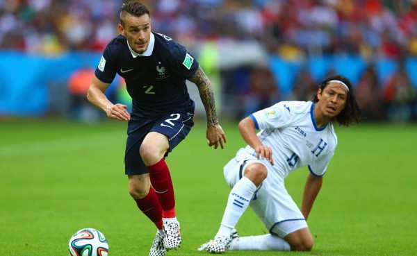 El francés Debuchy deja Newcastle y ficha por Arsenal