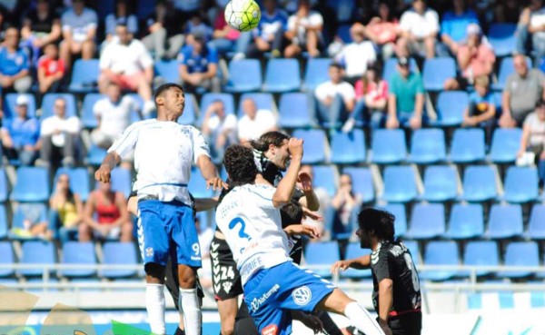 'Choco' Lozano gana el duelo a Jona y se mete a la lucha por el ascenso