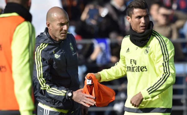 FOTOGALERÍA: Más de cinco mil aficionados ovacionaron a Zidane