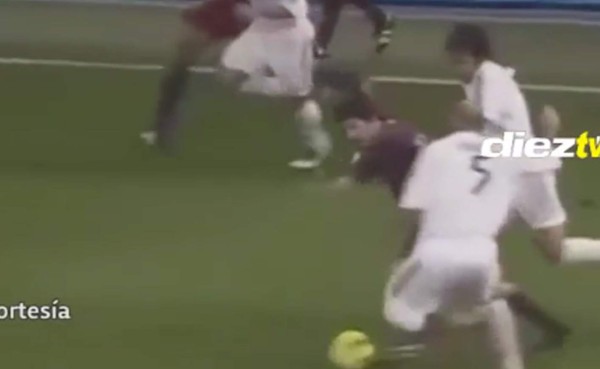 VIDEO: El día que Zidane pudo parar a Messi con faltas