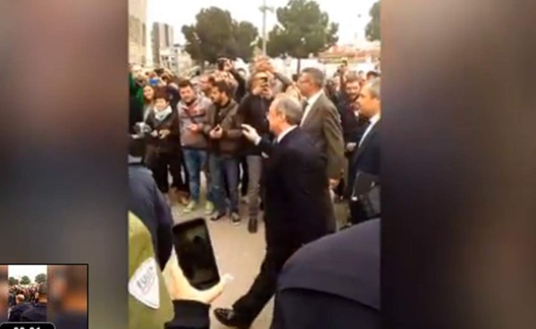 Hostil recibimiento al presidente Florentino Pérez en Barcelona