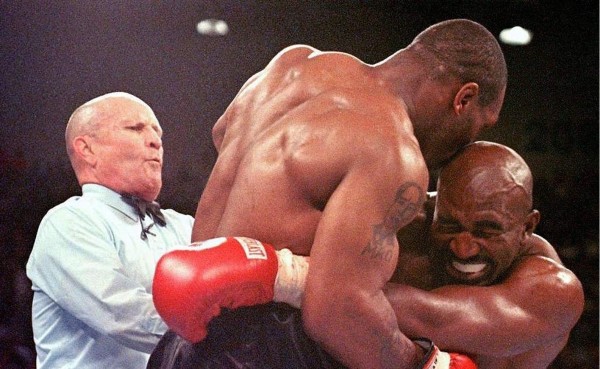 Evander Holyfield llama frustrado a Suárez