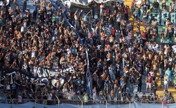 Liga Nacional analiza jugar la Final del Clausura sin barras