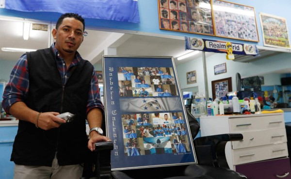 El barbero y 'alero' de la Selección Nacional de Honduras