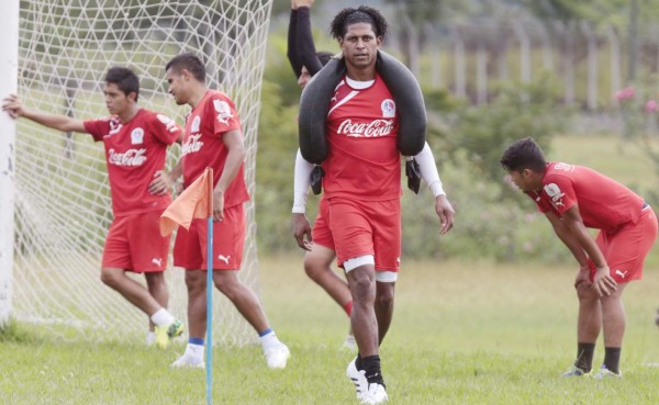Carlo Costly entrena a todo vapor pensando en su debut contra Motagua