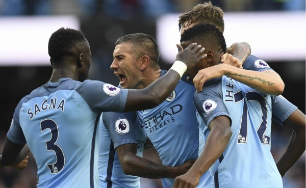 Un autogol salva al Manchester City en el debut de Pep Guardiola en Inglaterra