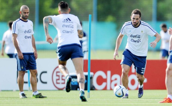 Argentina se encomienda a 'Pipita' Higuaín, Lavezzi y Di María