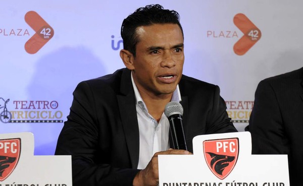 El mítico exjugador tico Walter Centeno es cesado como técnico de Puntarenas