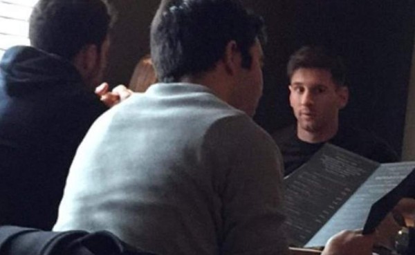 Messi se fue de viaje por Londres para encontrarse con Deco y Fábregas