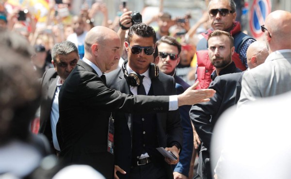 El Real Madrid se concentra en Milán bajo el grito de 'Cristiano, Cristiano'