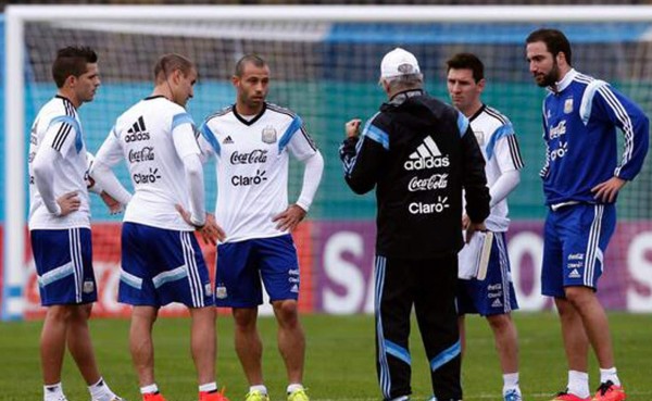 Gonzalo Higuaín sería suplente en el inicio del Mundial