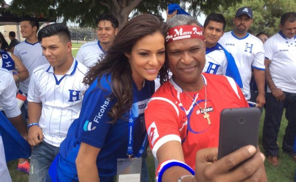 VIDEO: Nathalia Casco ya está en el Toyota Park para apoyar a Honduras