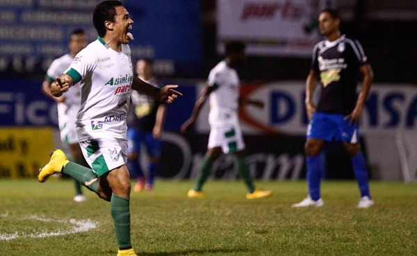 30 años pasaron para que un jugador de Platense marcara cuatro goles