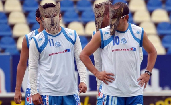 VIDEO: Jugadores del Puebla entrenan con máscaras de perro