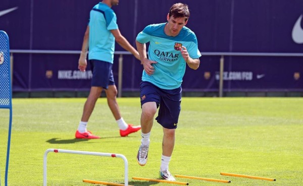 ¡Messi ya está corriendo y tocando balón en el Barcelona!