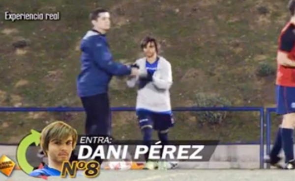 VIDEO: Mujer se viste de futbolista y humilla a todos en el campo