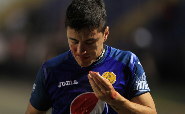 VIDEO: Javier Portillo dejó sangrando a Varela y se fueron expulsados