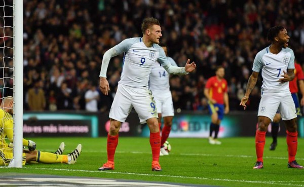 Jamie Vardy le marcó a España y lo celebró con el Mannequin Challenge