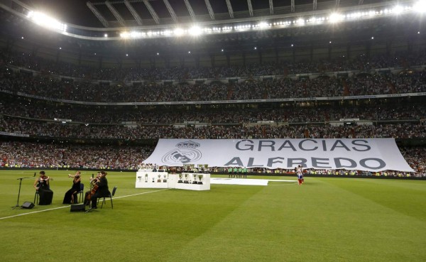 VIDEO: Emotivo homenaje a Di Stéfano en el Bernabéu