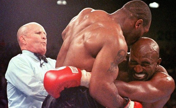 Evander Holyfield: 'Suárez es sólo un deportista muy frustrado'