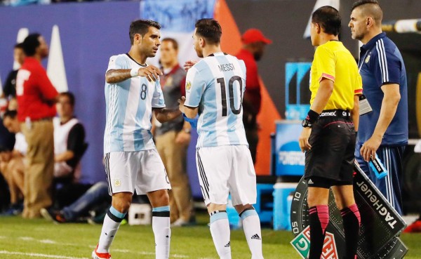 Augusto Fernández, quien salió en lugar de Messi, se tomó con humor el cambio