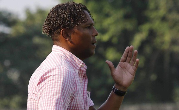 Carlos Pavón: 'Tenemos grandes delanteros, pero no están cazando los goles'