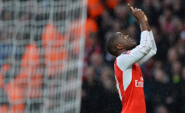 El costarricense Joel Campbell anota en triunfo del Arsenal