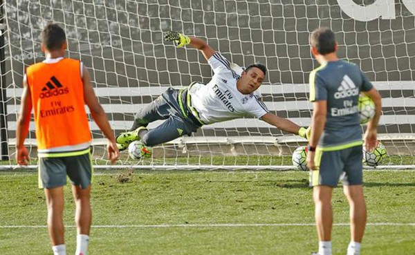 VIDEO: Keylor Navas luce intratable en prácticas del Real Madrid