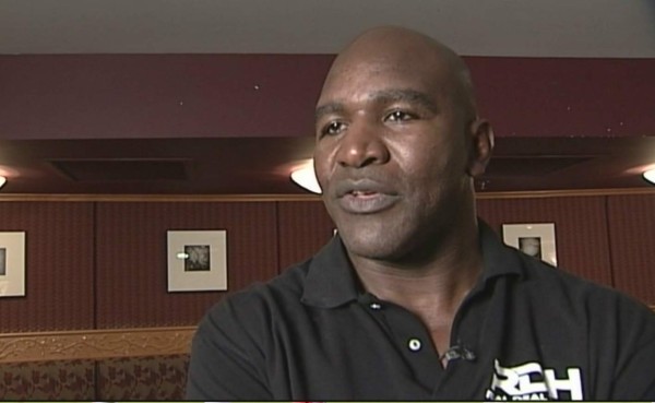Evander Holyfield: 'Suárez es sólo un deportista muy frustrado'