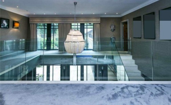 Con cancha de fútbol: La mansión de €4.2 millones de un exjugador del Manchester City