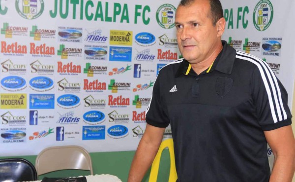Wilmer Cruz a jugadores del Juticalpa: 'Quiero que sean albañiles e ingenieros'