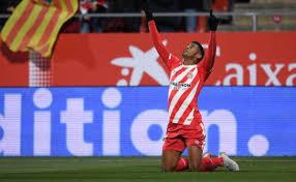 Con el Girona encontró un camino perfecto para crecer y darse a conocer. Debutó en la Primera División de España.