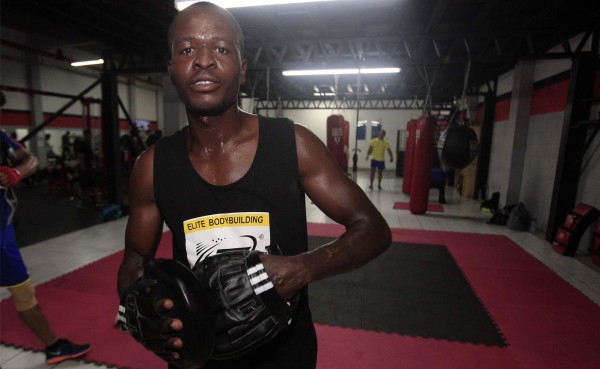 Miguel 'Muñeco' González regresa al boxeo profesional