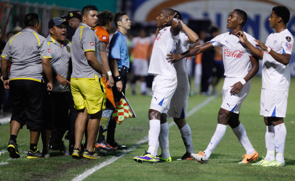 La pelea que provocó el gol de Rommel Quioto