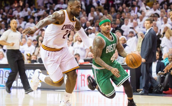 Cleveland y LeBron James toman ventaja ante Boston