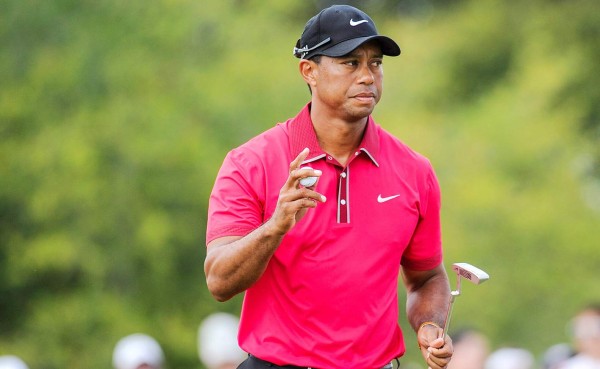 Tiger Wood ya da golpes completos tras la operación de espalda