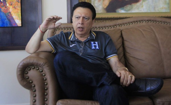 Alfredo Hawit: 'En casa hay que ganarlo todo y ver si afuera se suma'