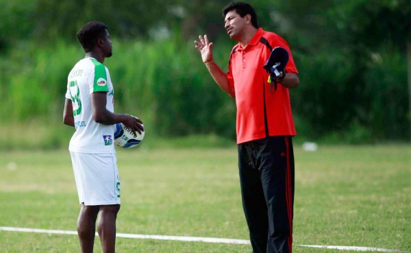 Edgar Álvarez retornó a los entrenamientos de Platense