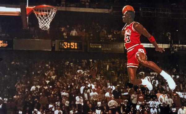 VIDEO: Las 10 mejores clavadas de Michael Jordan en su carrera