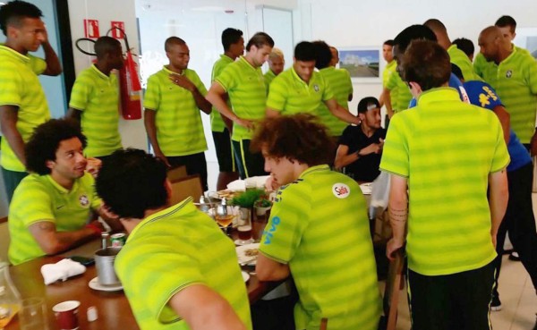 Brasil recibe nueva visita de psicóloga tras lesión de Neymar﻿