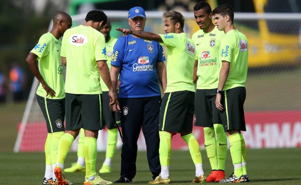 Brasil entrena con Neymar totalmente recuperado