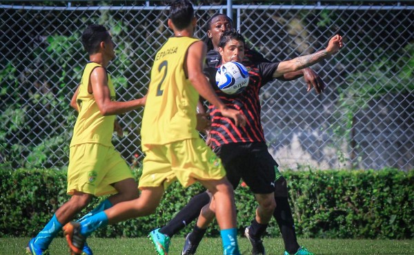 Rea España despide el 2014 goleando al Limeño en estreno de Bruschi