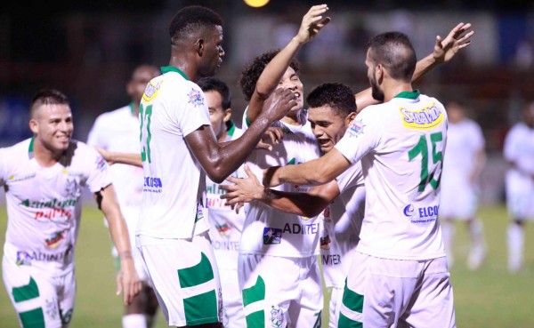 Platense remonta y golea al Parrillas One en el Excélsior