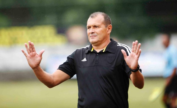 Wilmer Cruz: 'Unos jugadores son buenos de local, otros de visita'