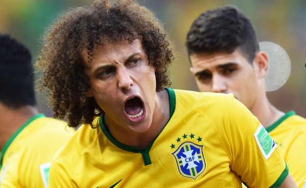 A David Luiz le llueven propuestas de matrimonio después de su golazo