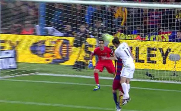 Árbitro se equivoca y anula un gol lícito de Gareth Bale ante el Barcelona
