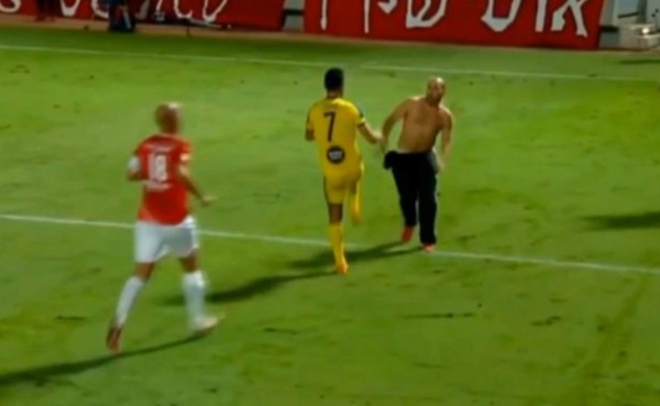 Deportistas que se han ido a los golpes con aficionados