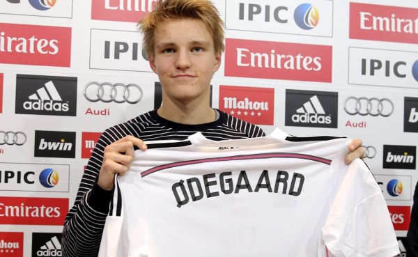 Martin Odegaard ya defiende la camisa del Real Madrid