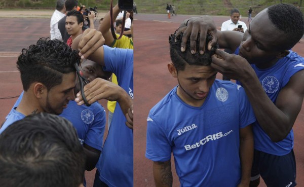 Kevin Maradiaga, recibe su corte de debutante en Motagua