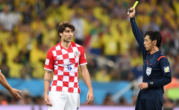 Prensa croata indignada con árbitro Nishimura en apertura del Mundial